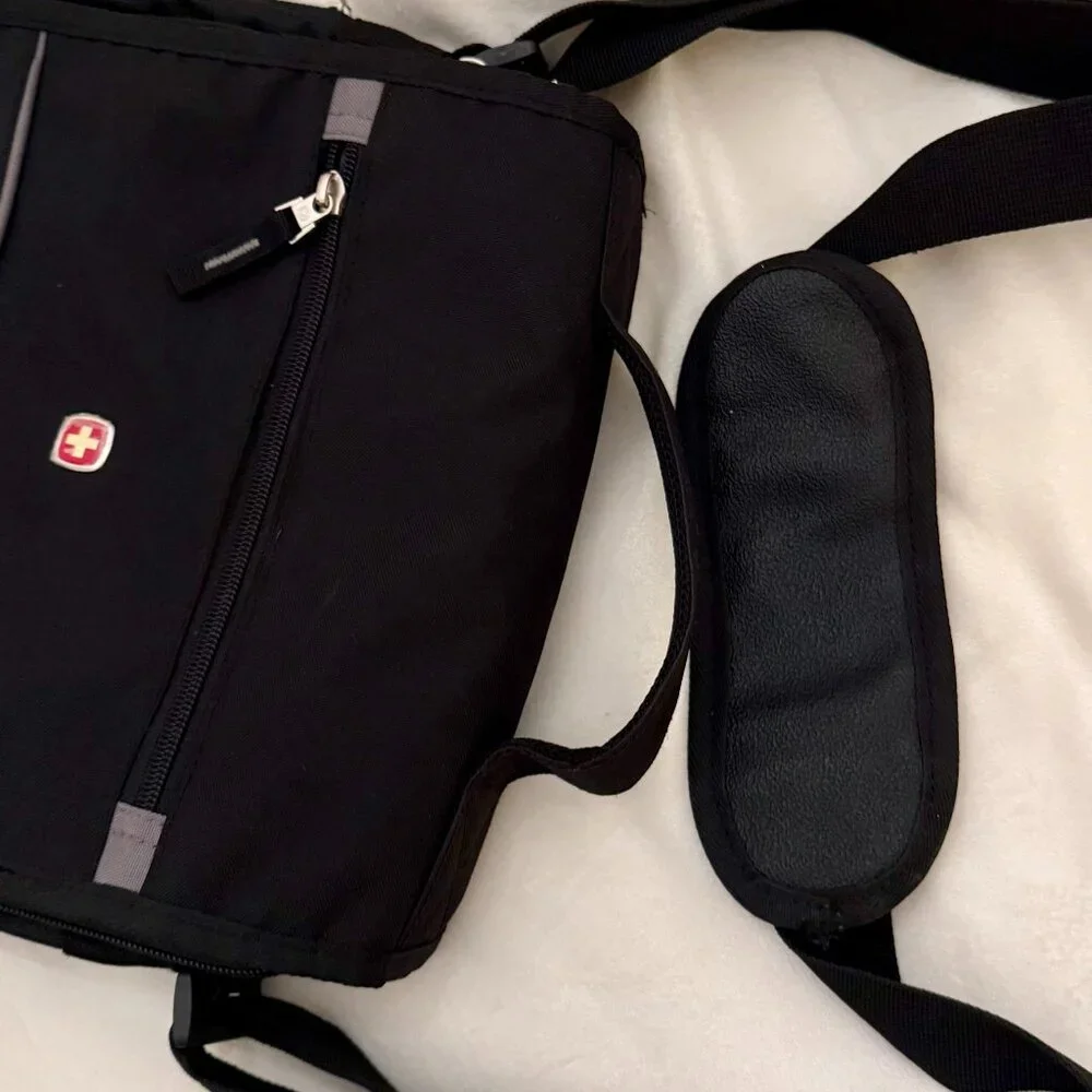 FINAL PRICE! NWOT SWISSGEAR 1805 Mini Messenger Bag - Picture 6 of 6